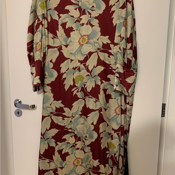 ZARA Burgundy Peony Floral Print Satin Kimono Full Length Blogger Favorite - Picture 5 of 6